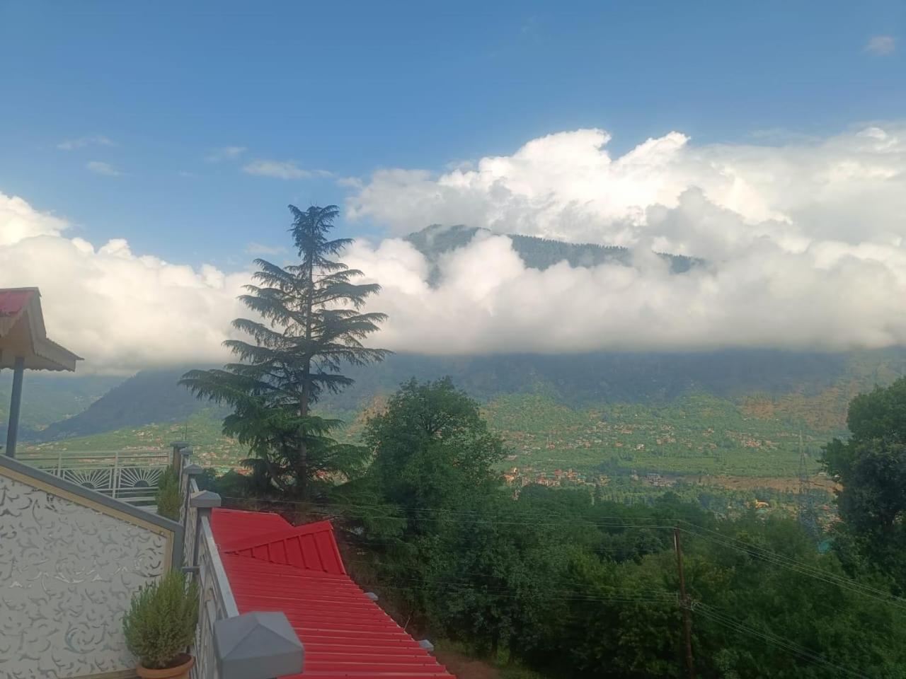 Hotel Anand Vardhan Manali (Himachal Pradesh)